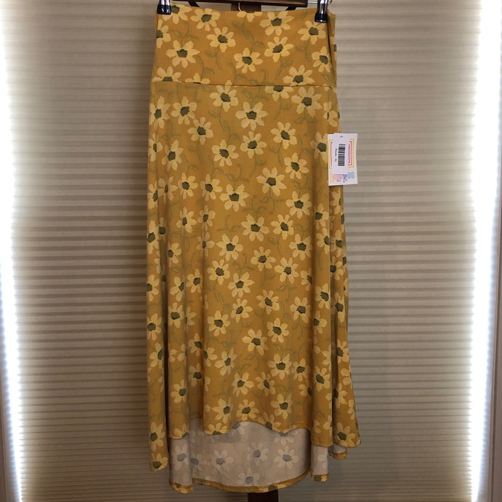 👗 LuLaRoe NWT Azure Skirt Size XL